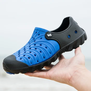 KCASPTY Takunya Sandalet Erkekler Büyük Boy Kayma Açık Plaj Yaz Ayakkabı Tıbbi Takunya Rahat Nefes Erkek Sandalet Delikli