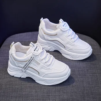 Kadın 2023 Bahar Yeni Kore Çok Yönlü spor ayakkabı Kız Öğrencilerin küçük beyaz ayakkabı Kalın tabanlı Zapatos para mujeres dantel