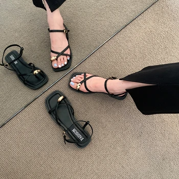 Plaj Sandalet Kadın Lüks 2023 Yaz Takım Elbise Kadın Bej Düşük topuklu ayakkabılar Kayış İle Flip Flop Platformu Çapraz Moda Konfor Ne