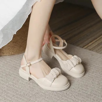 Kadın Sandalet Tarzı Yaz Sandalet Yuvarlak Ayak Toka Kayış PU 3.5 CM Kare topuk moda Elbise Sandalet Kadın Ayakkabı Pompaları beyaz